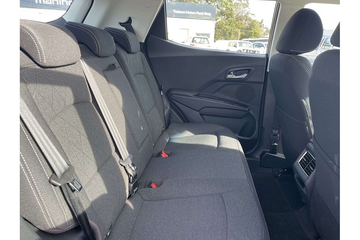 2025 Mahindra XUV 3XO AX5L