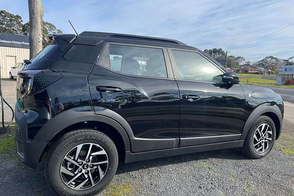 2025 Mahindra XUV 3XO AX5L