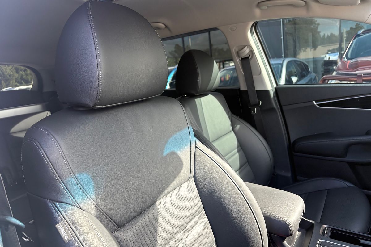 2019 Kia Sorento SLi UM
