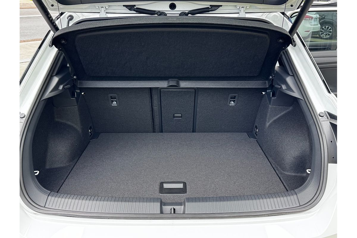 2025 Volkswagen T-Roc 140TSI R-Line D11