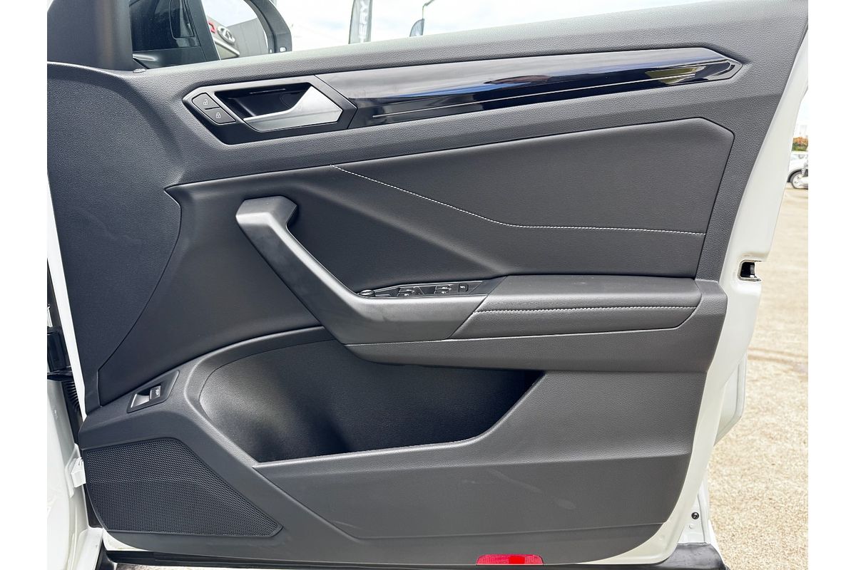 2025 Volkswagen T-Roc 140TSI R-Line D11