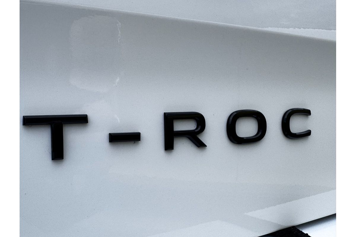 2025 Volkswagen T-Roc 140TSI R-Line D11