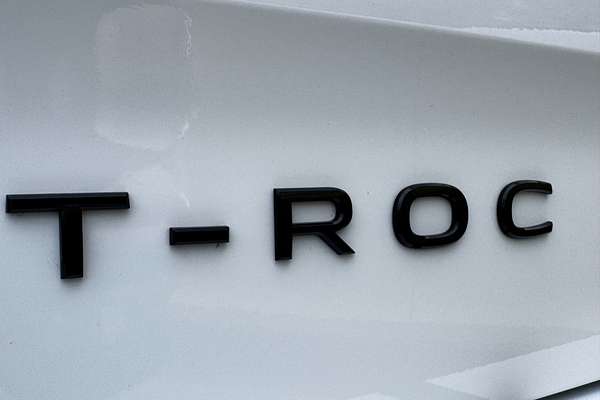 2025 Volkswagen T-Roc 140TSI R-Line D11