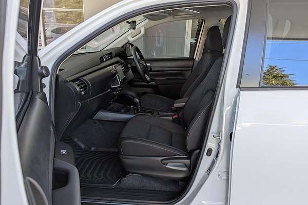 2024 Toyota Hilux SR GUN126R 4X4