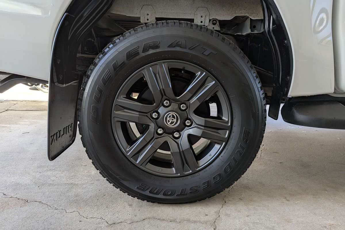 2024 Toyota Hilux SR GUN126R 4X4
