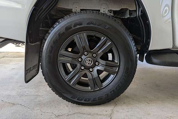 2024 Toyota Hilux SR GUN126R 4X4