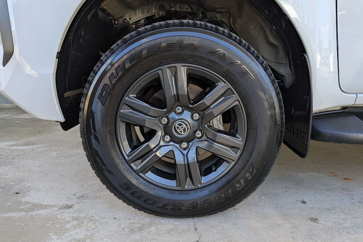 2024 Toyota Hilux SR GUN126R 4X4
