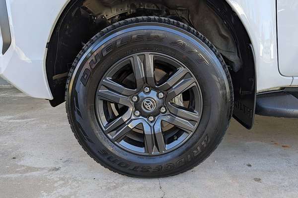 2024 Toyota Hilux SR GUN126R 4X4