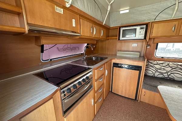 2009 Windsor RAPID POP TOP ra432