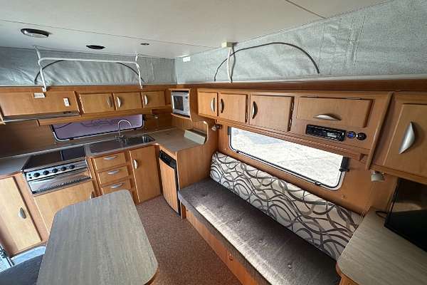 2009 Windsor RAPID POP TOP ra432
