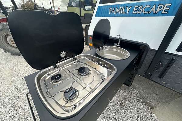 2022 Nova FAMILY ESCAPE