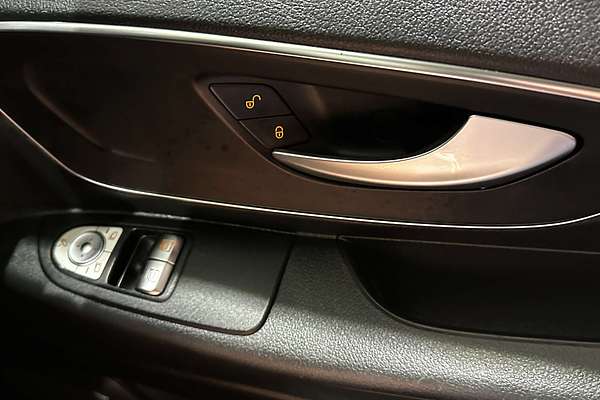 2020 Mercedes-Benz Valente 116CDI 447