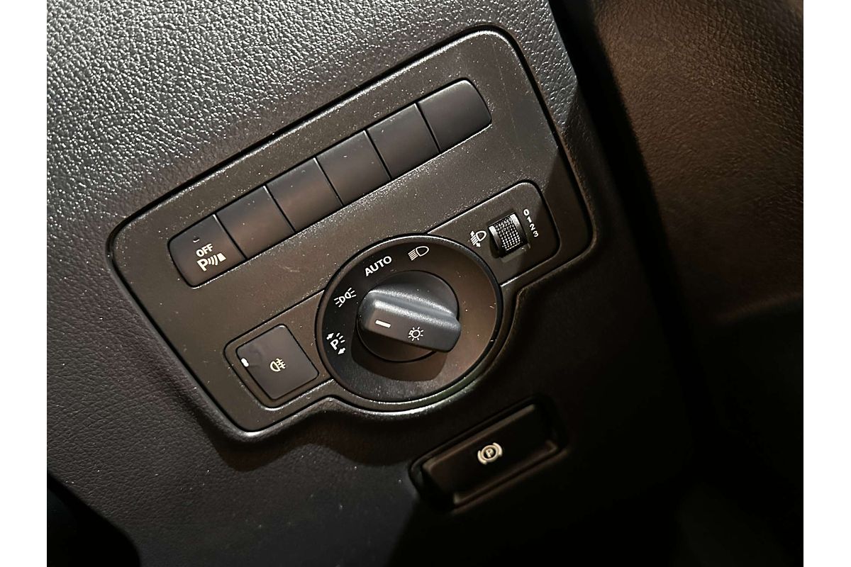 2020 Mercedes-Benz Valente 116CDI 447
