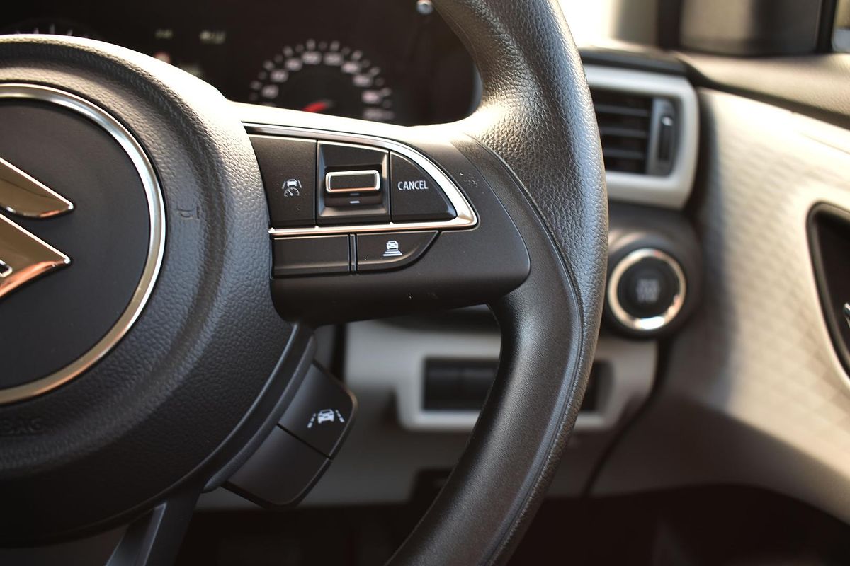 2024 Suzuki Swift Hybrid UZ
