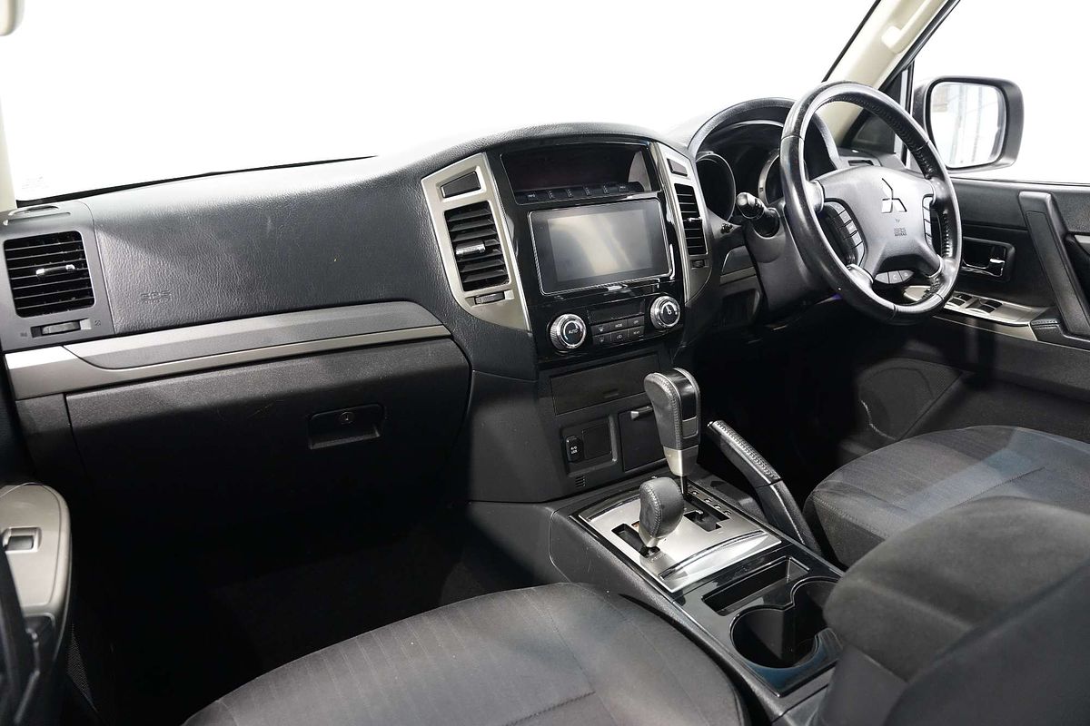 2018 Mitsubishi Pajero GLX NX