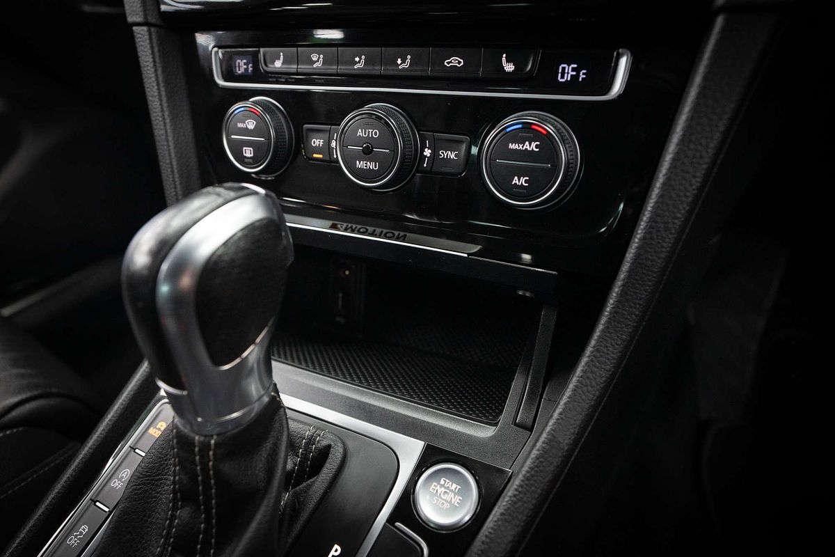 2015 Volkswagen Golf R 7