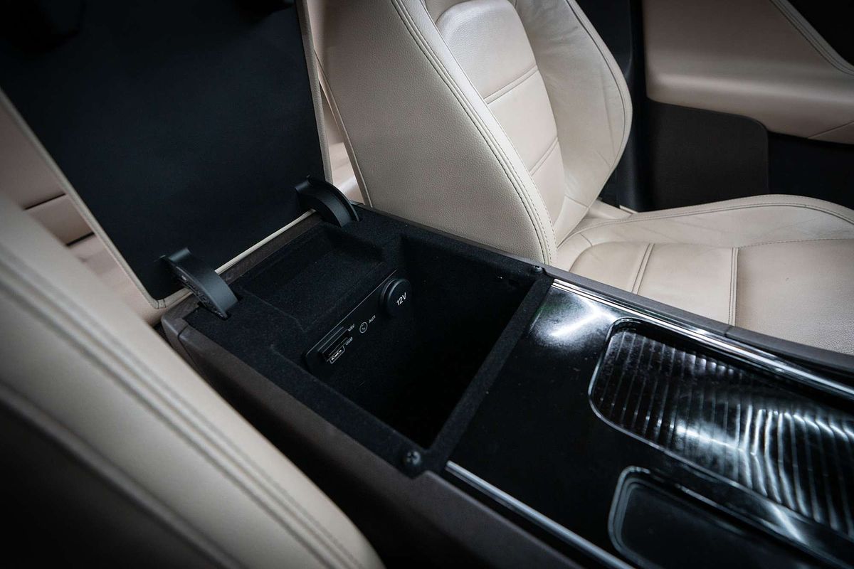 2017 Jaguar F-PACE 20d Prestige X761