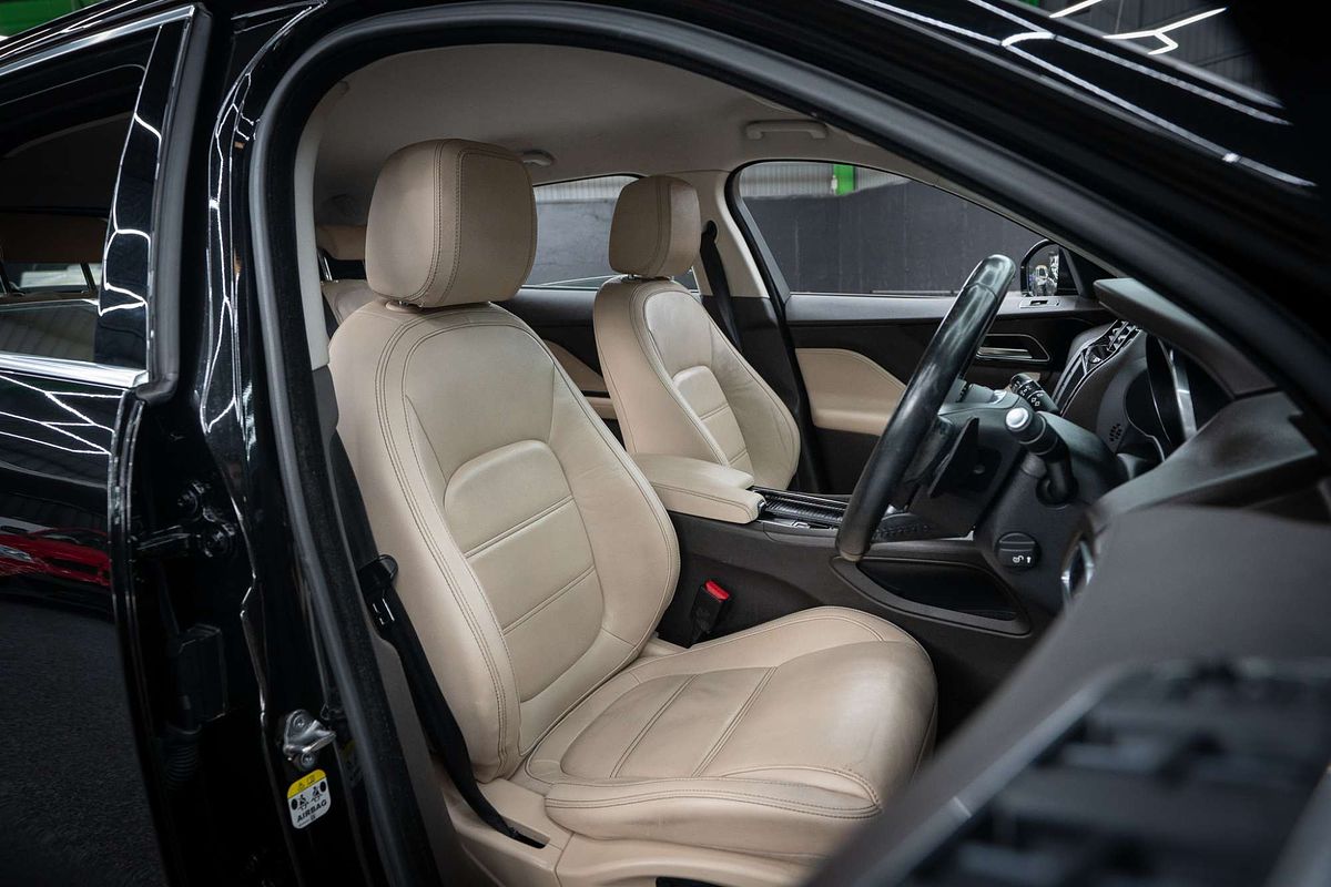 2017 Jaguar F-PACE 20d Prestige X761