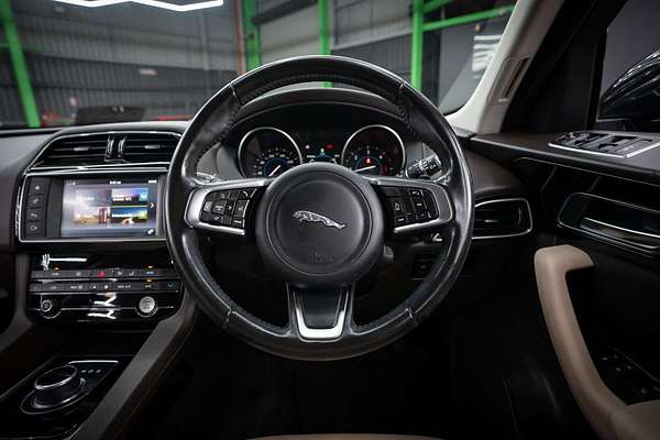 2017 Jaguar F-PACE 20d Prestige X761