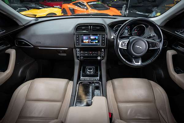 2017 Jaguar F-PACE 20d Prestige X761