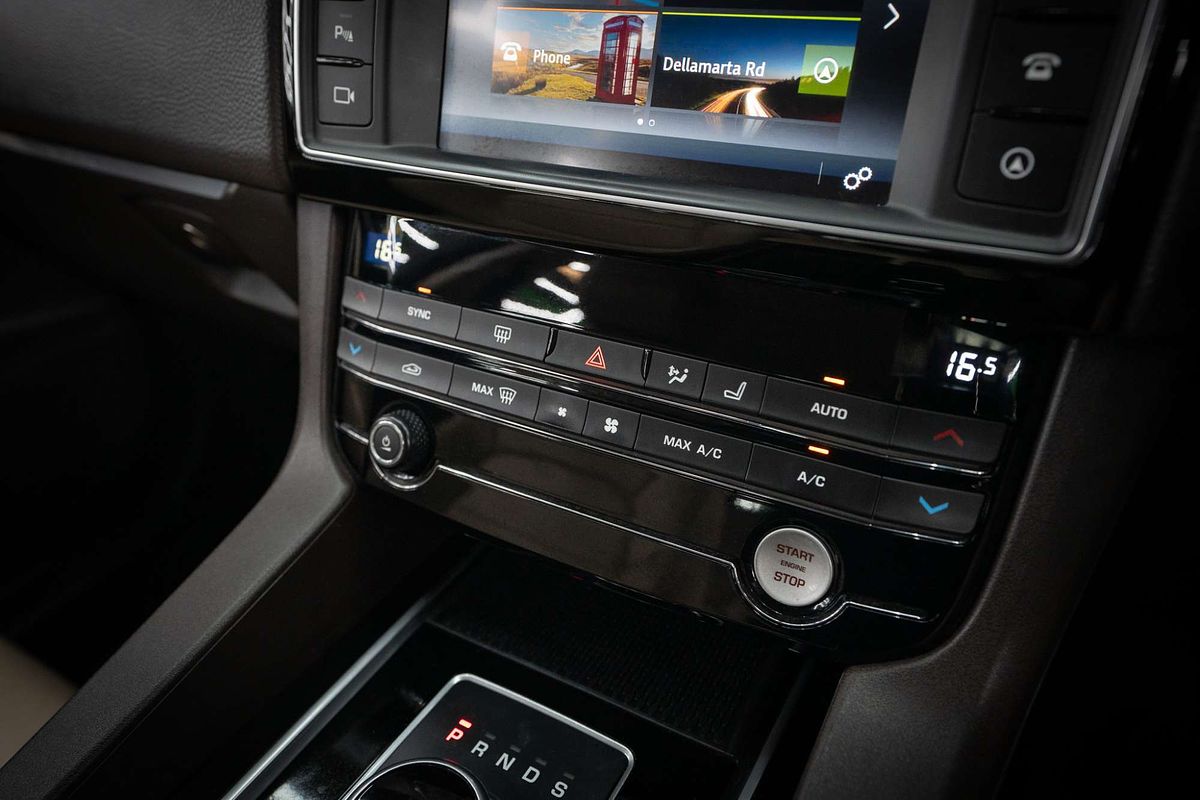 2017 Jaguar F-PACE 20d Prestige X761