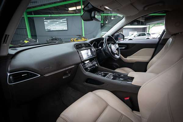 2017 Jaguar F-PACE 20d Prestige X761