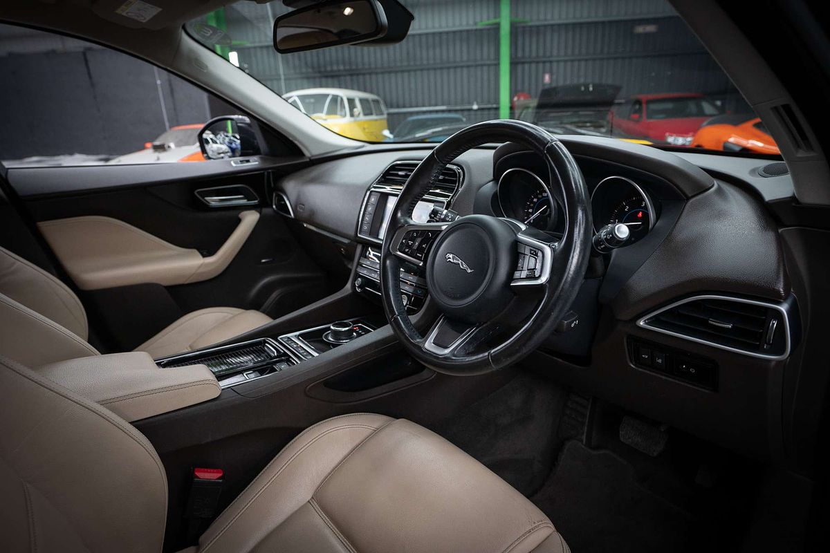 2017 Jaguar F-PACE 20d Prestige X761
