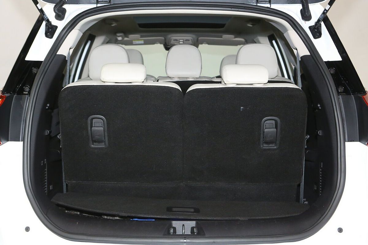 2024 Mahindra XUV700 AX7L Black Edition