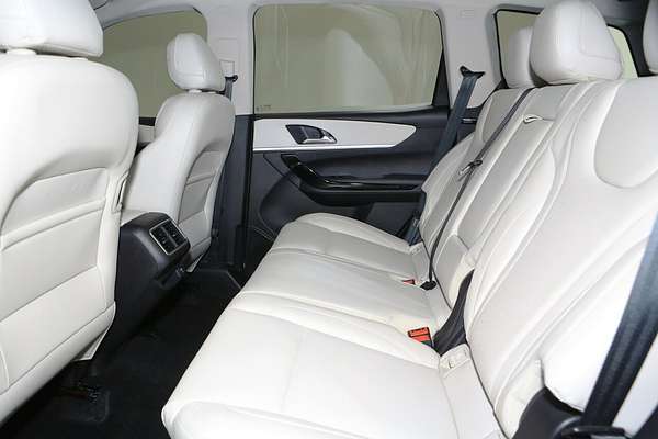 2024 Mahindra XUV700 AX7L Black Edition
