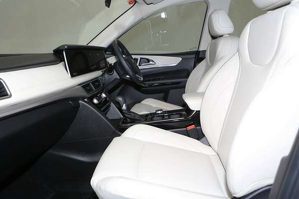 2024 Mahindra XUV700 AX7L Black Edition