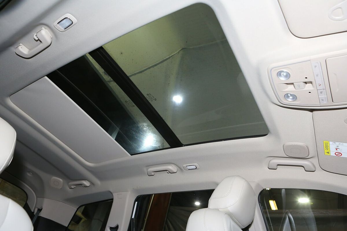 2024 Mahindra XUV700 AX7L Black Edition