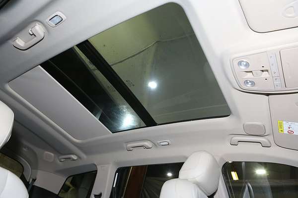 2024 Mahindra XUV700 AX7L Black Edition