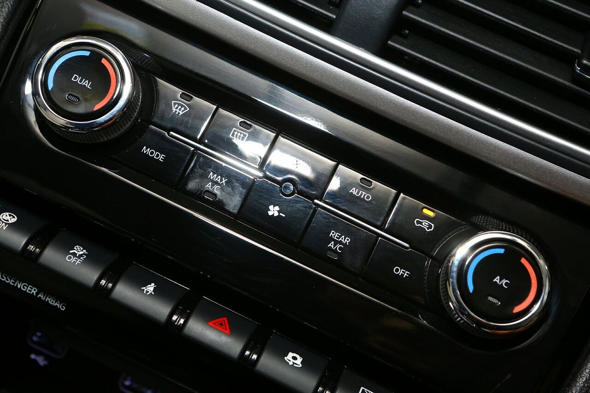 2024 Mahindra XUV700 AX7L Black Edition