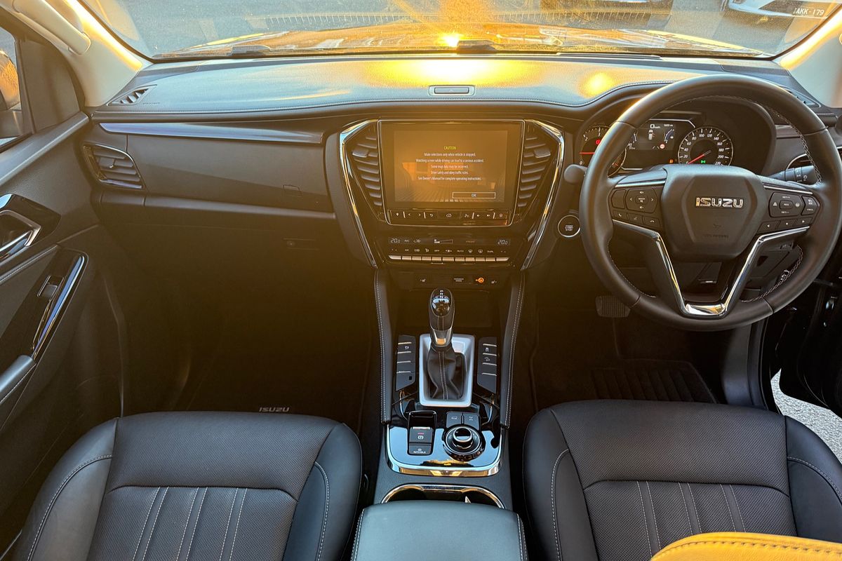 2024 Isuzu MU-X LS-T