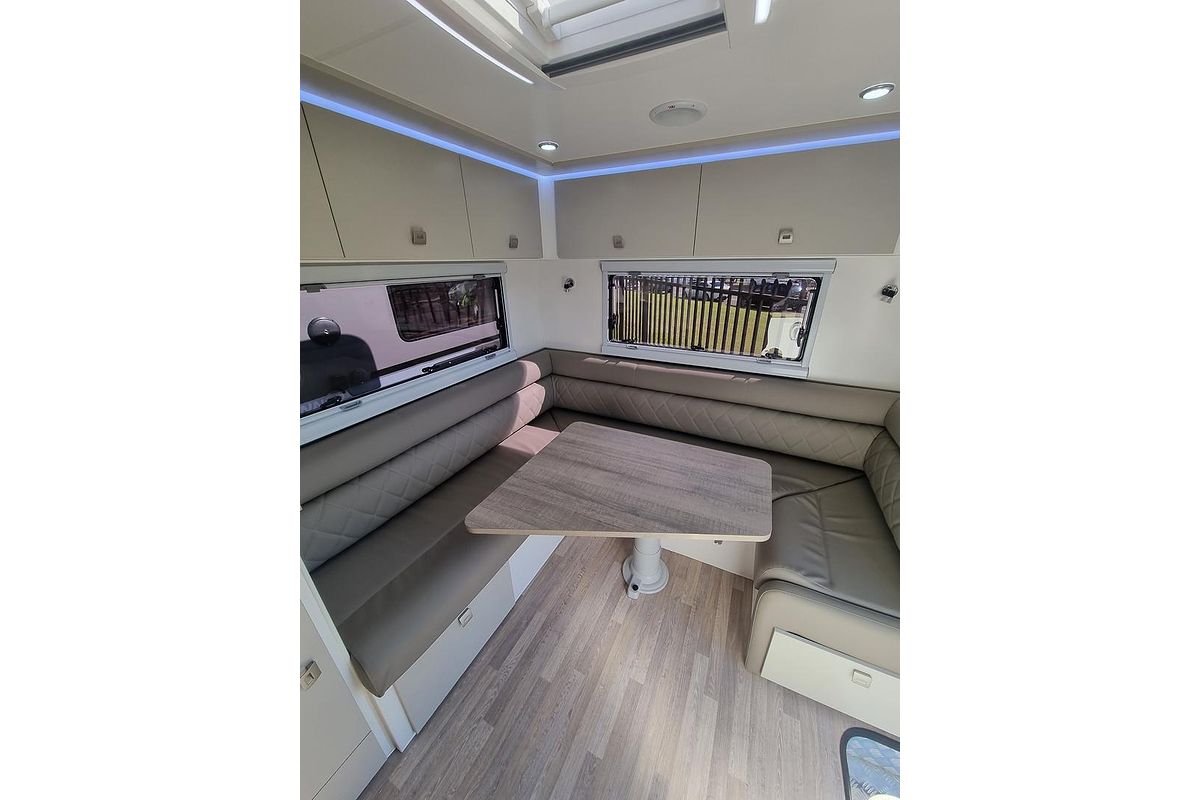 2023 Design RV Forerunner V10 Club