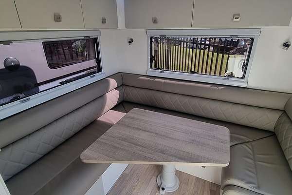 2023 Design RV Forerunner V10 Club