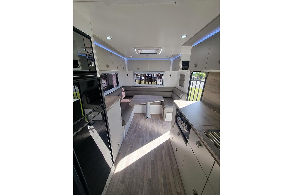2023 Design RV Forerunner V10 Club