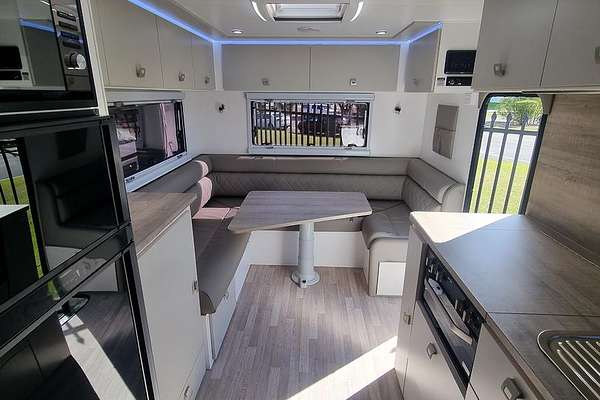 2023 Design RV Forerunner V10 Club