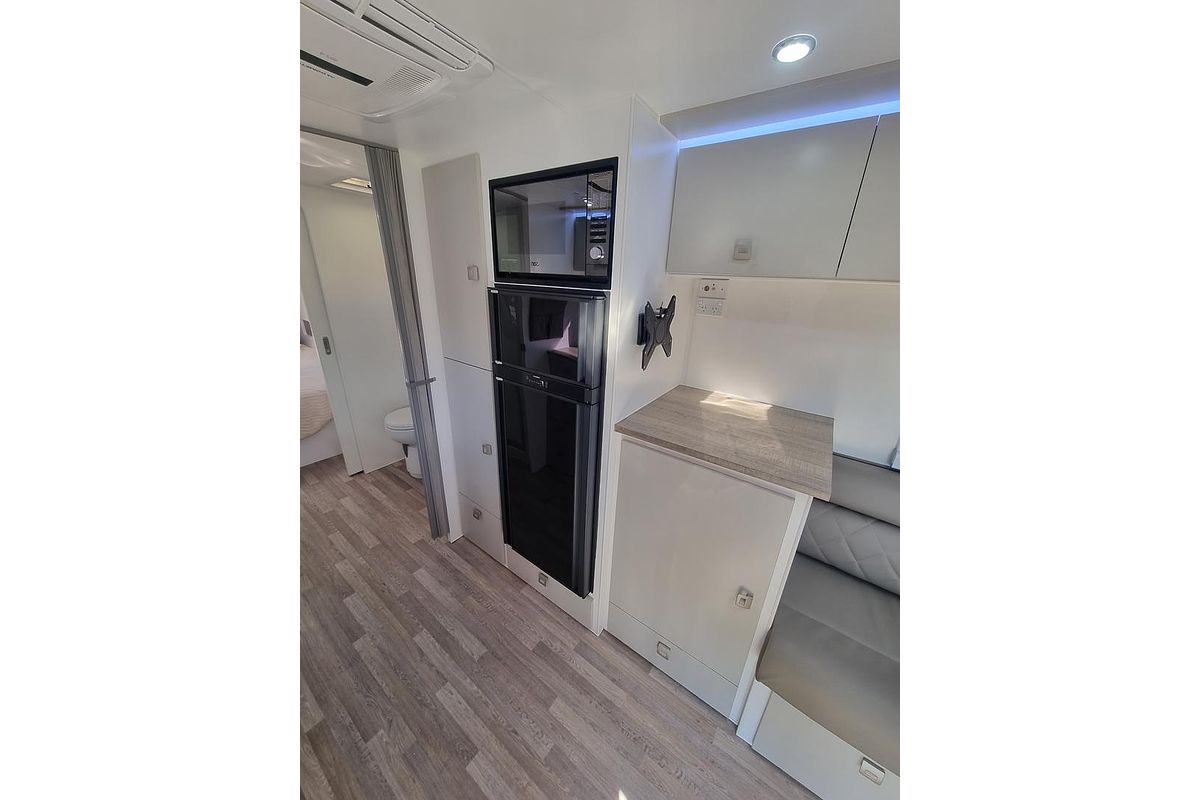 2023 Design RV Forerunner V10 Club