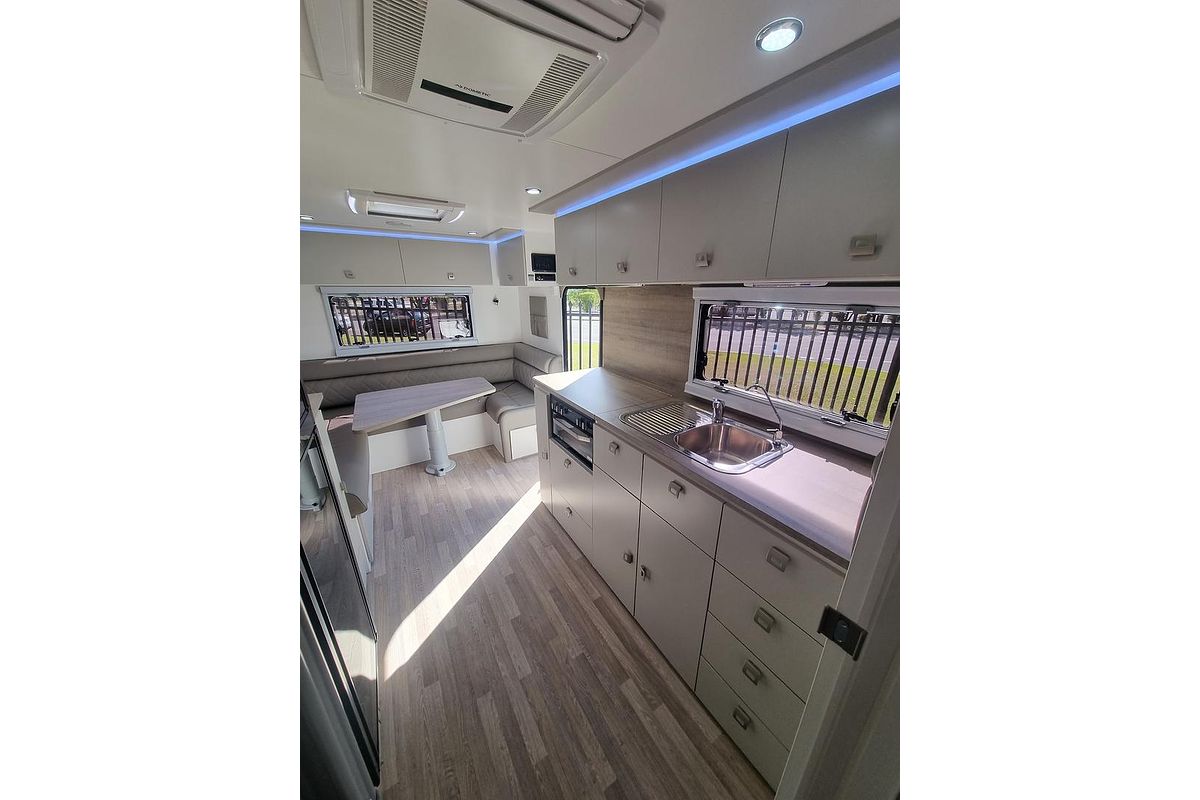 2023 Design RV Forerunner V10 Club