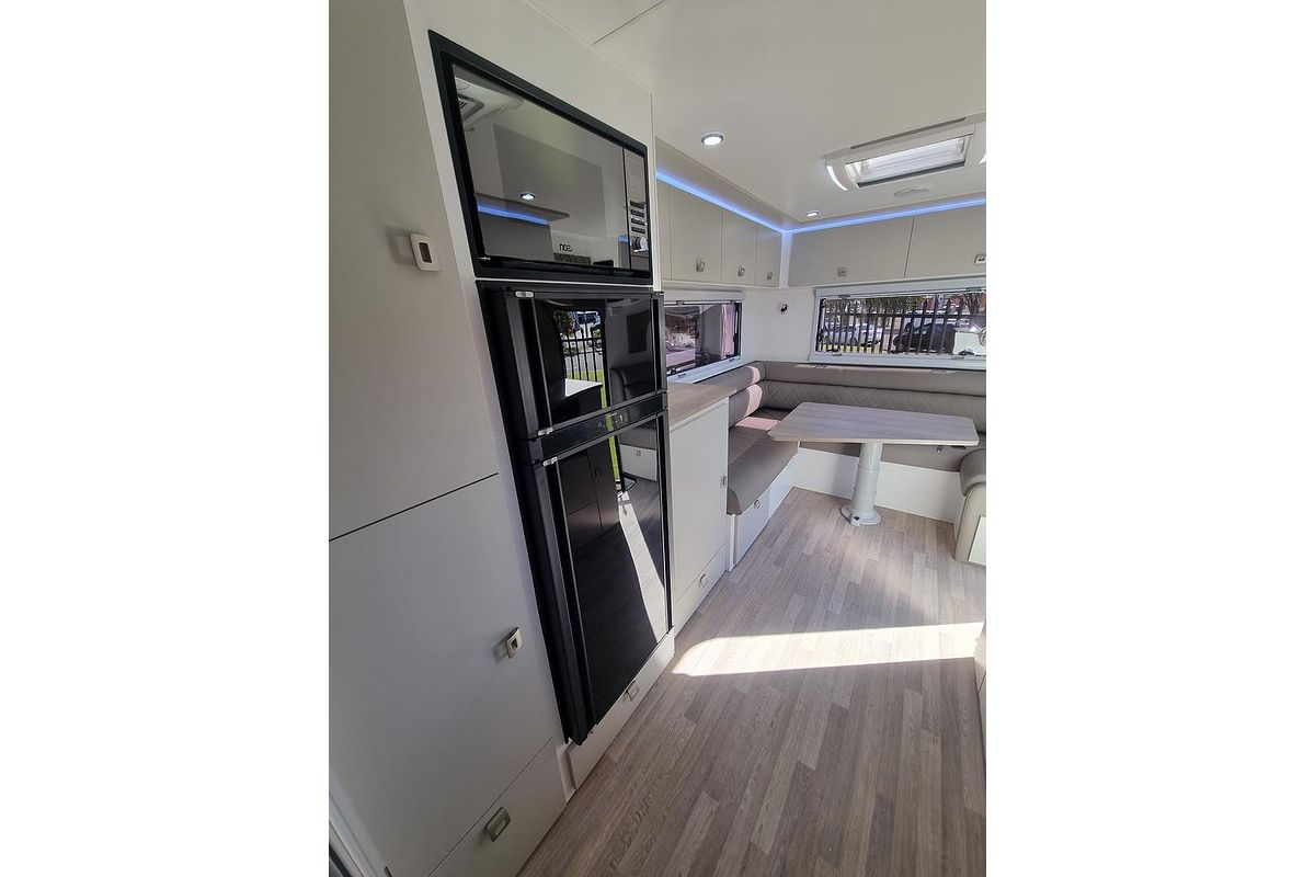 2023 Design RV Forerunner V10 Club