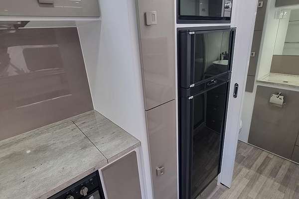 2023 Design RV Crx V5-3 Semi Off-Road