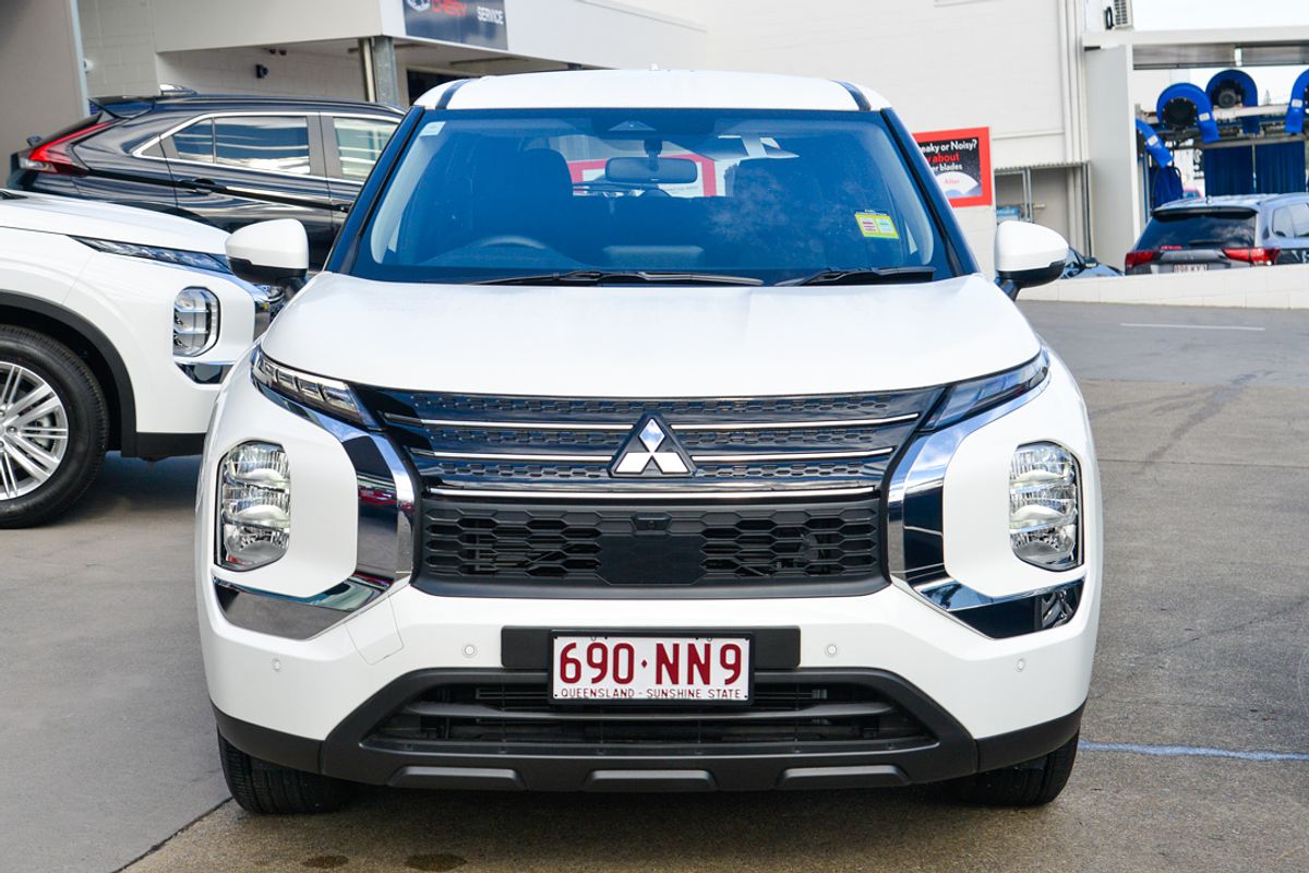 2024 Mitsubishi Outlander ES ZM