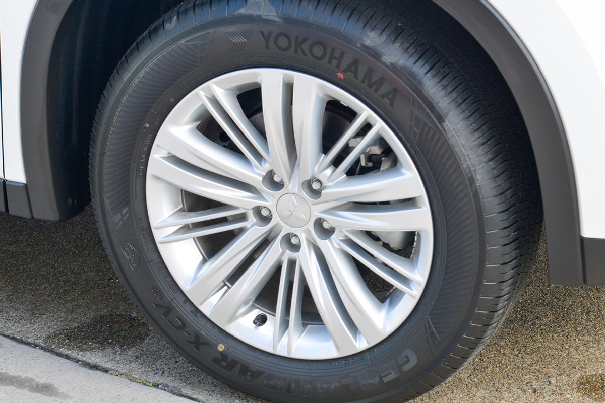 2024 Mitsubishi Outlander ES ZM