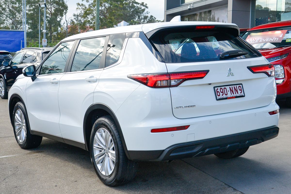 2024 Mitsubishi Outlander ES ZM