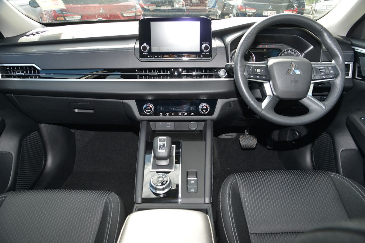 2024 Mitsubishi Outlander ES ZM
