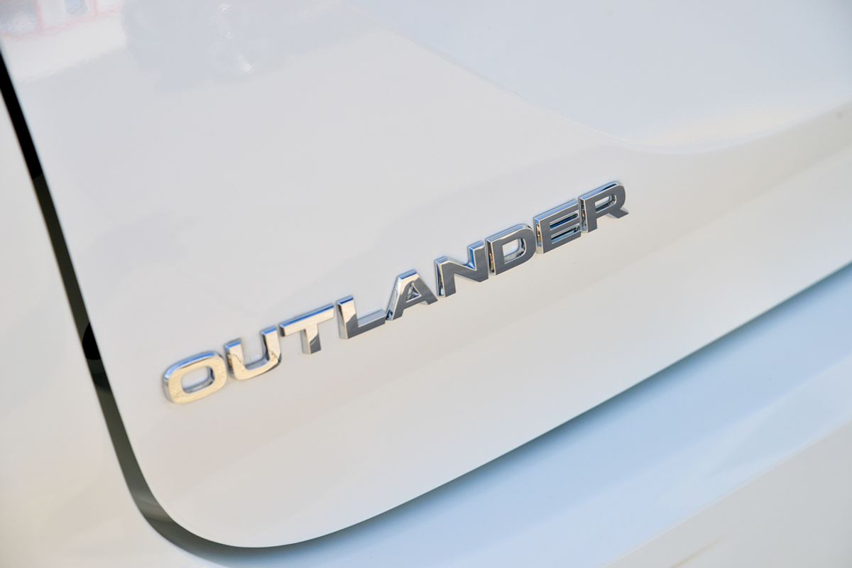 2024 Mitsubishi Outlander ES ZM