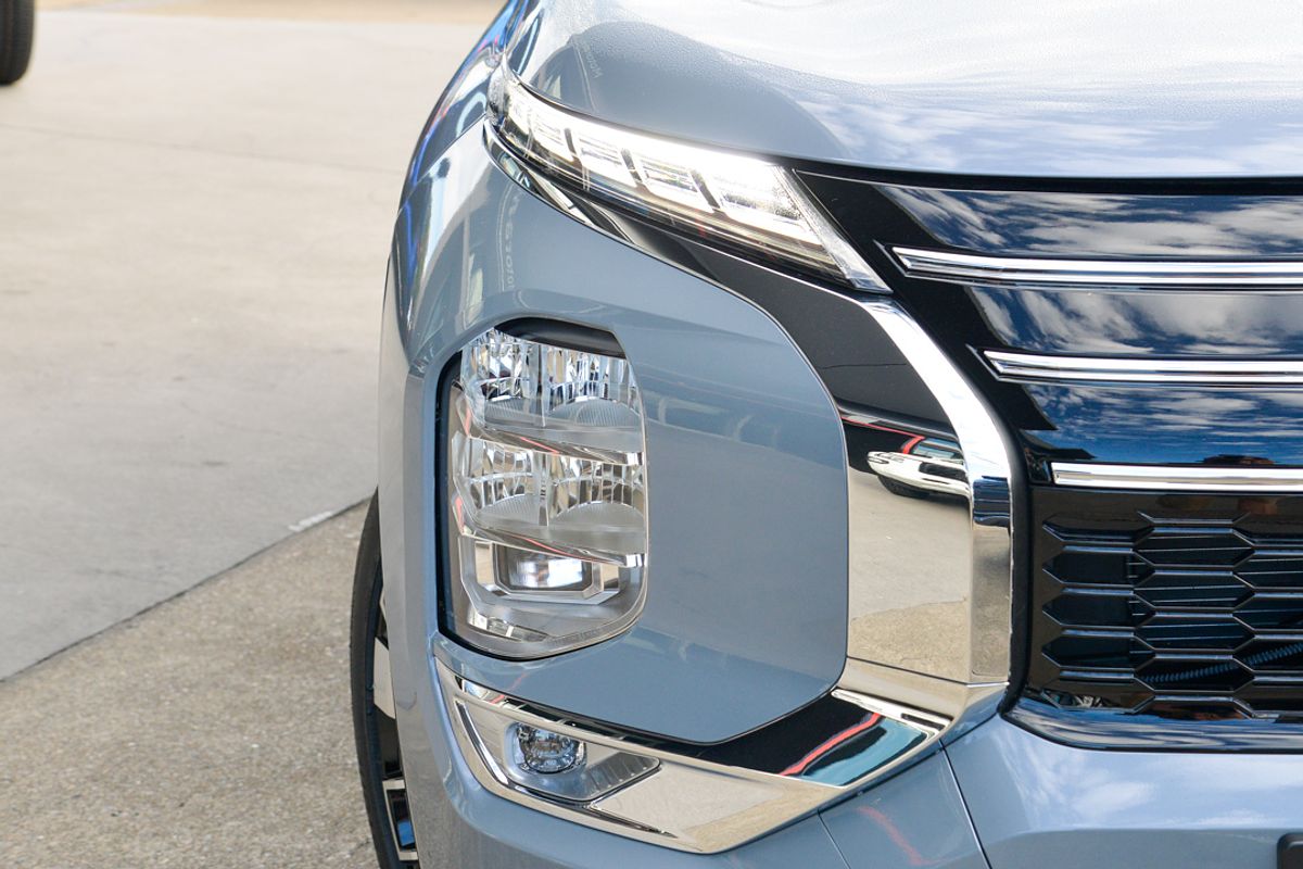 2025 Mitsubishi Outlander Exceed Tourer ZM
