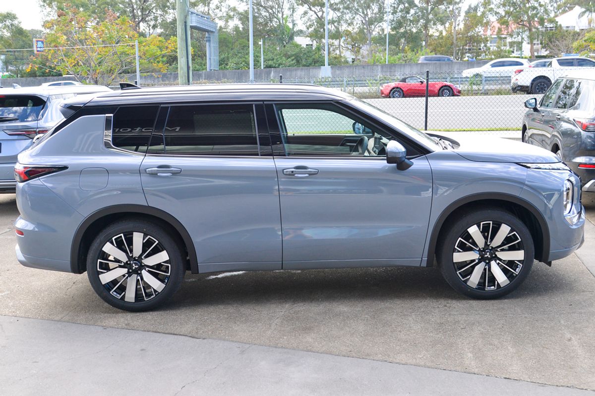 2025 Mitsubishi Outlander Exceed Tourer ZM