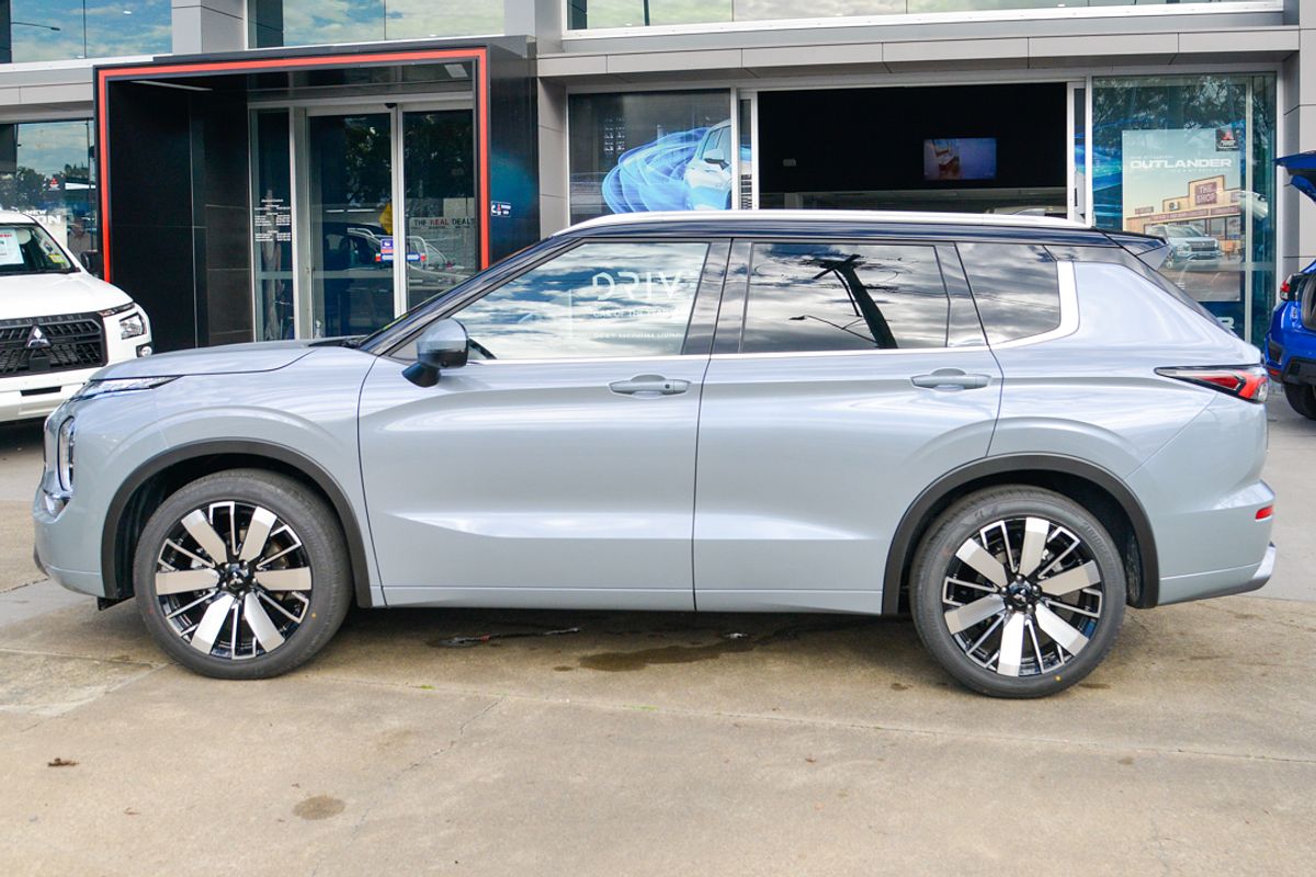 2025 Mitsubishi Outlander Exceed Tourer ZM